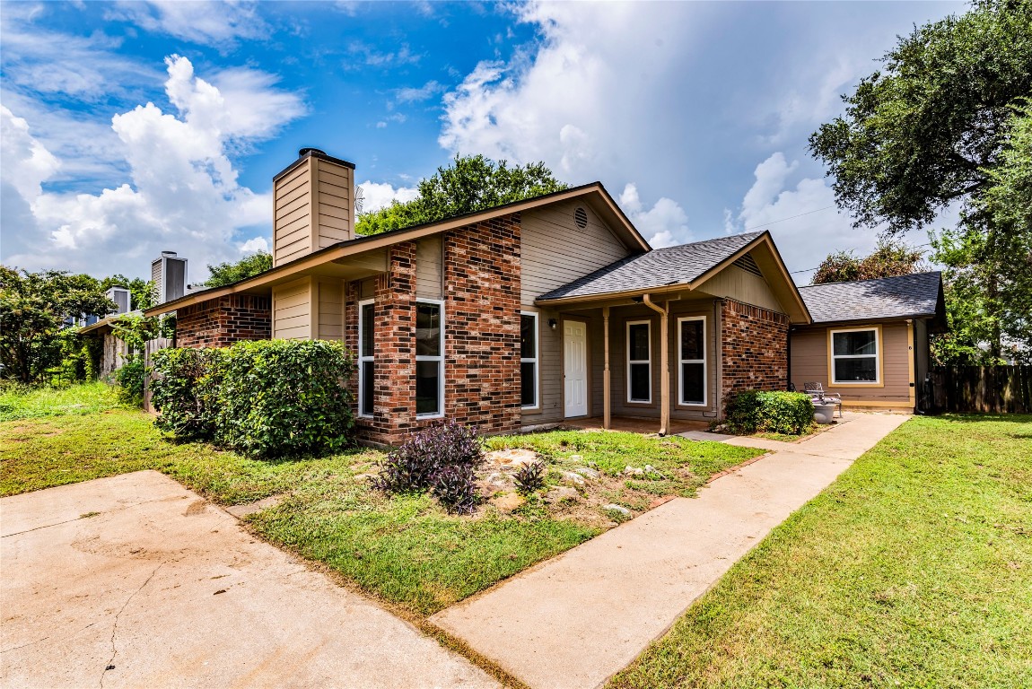 8006 Clydesdale -- terrific duplex in S. Austin