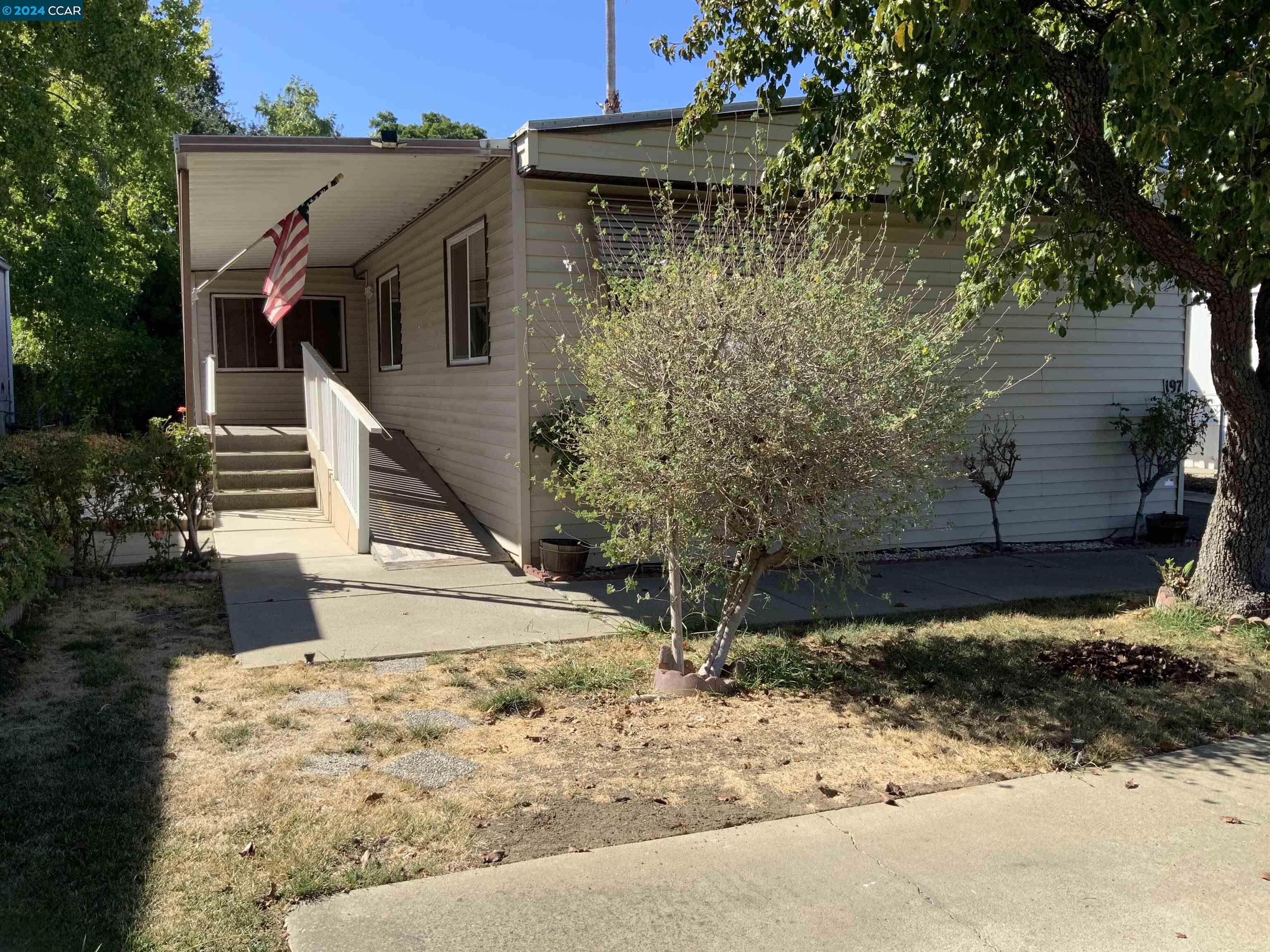 a view of a house with a yard