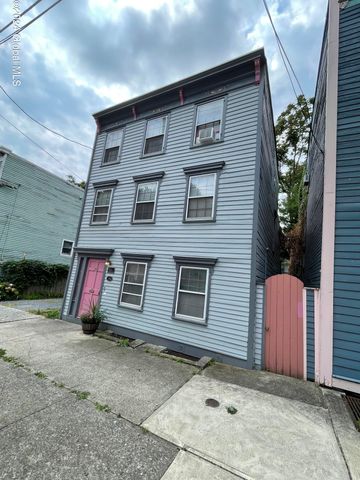 $300,000 | 152 Jefferson Street | Hudson Park