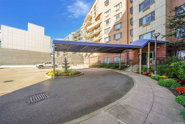 $634,999 | 116-12 Ocean Promenade, Unit 6H | Rockaway Park