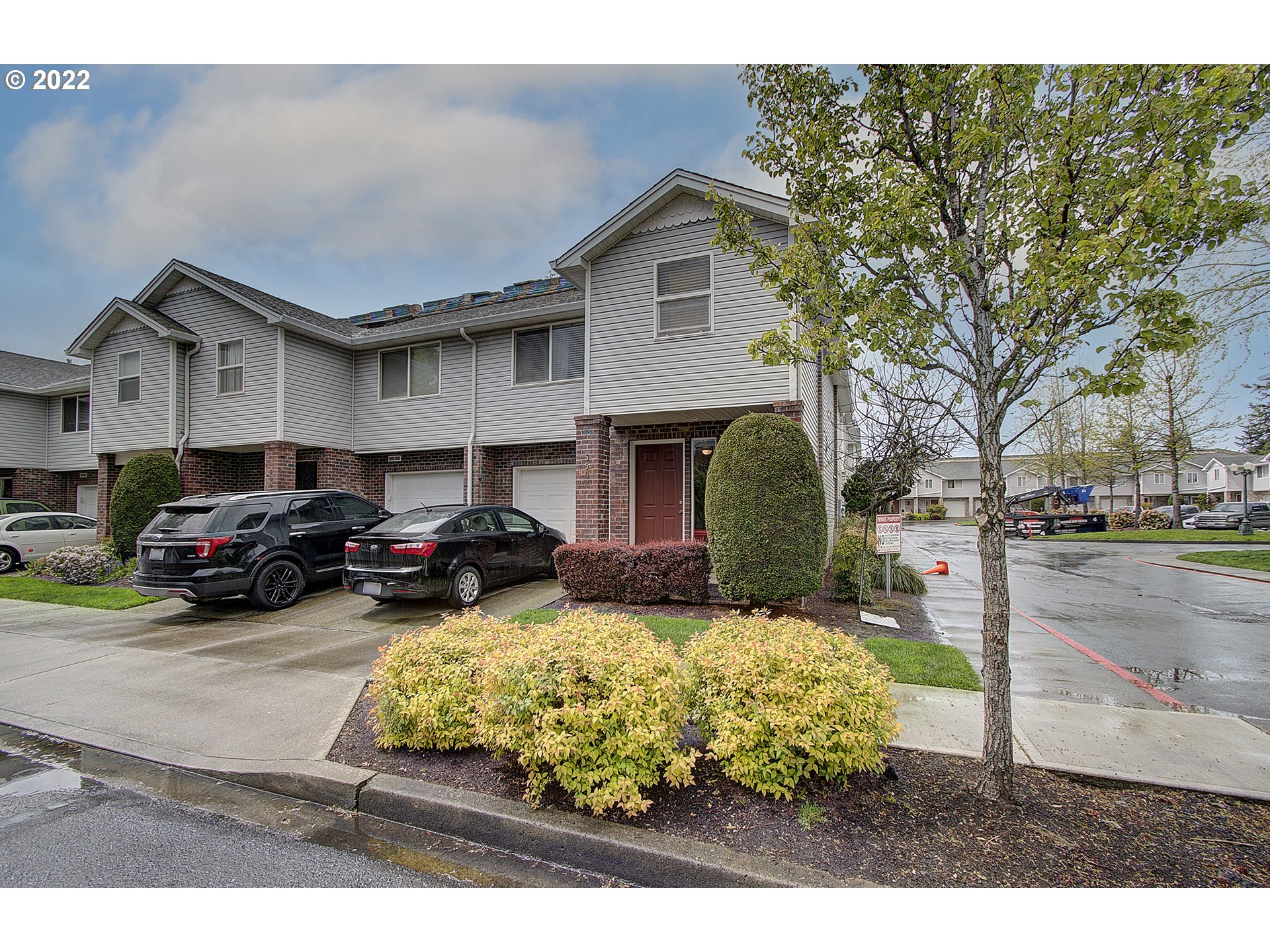 a view of a car park in front of house