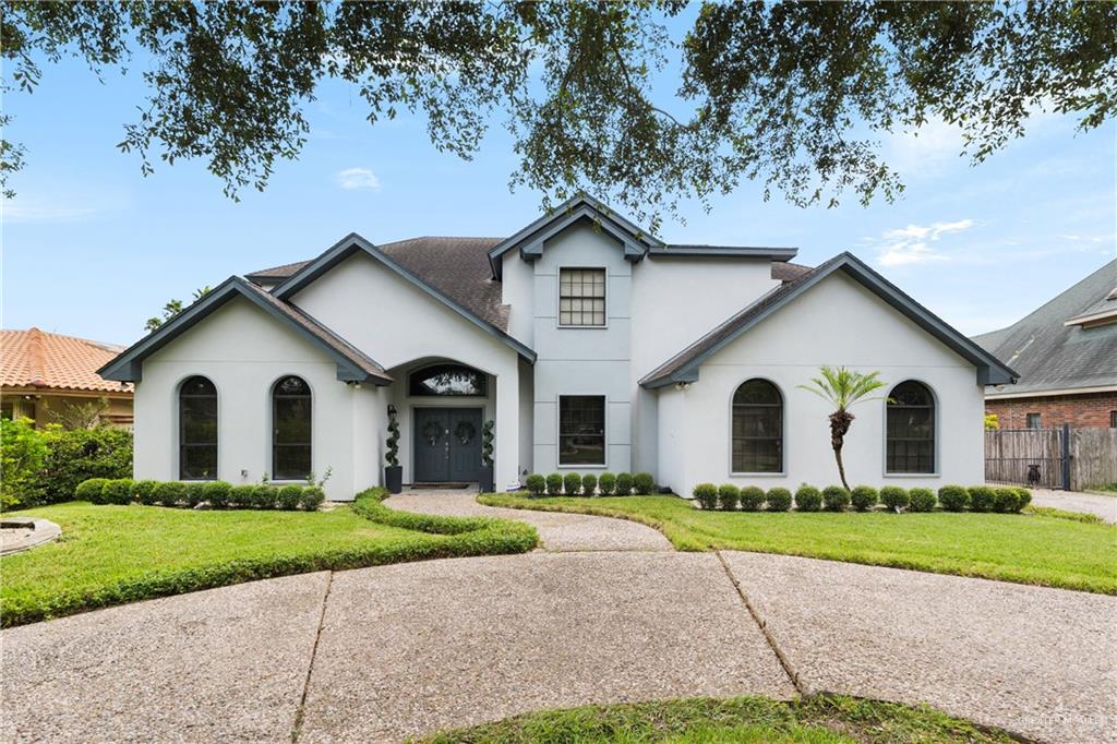 View of front of home featuring a front yard