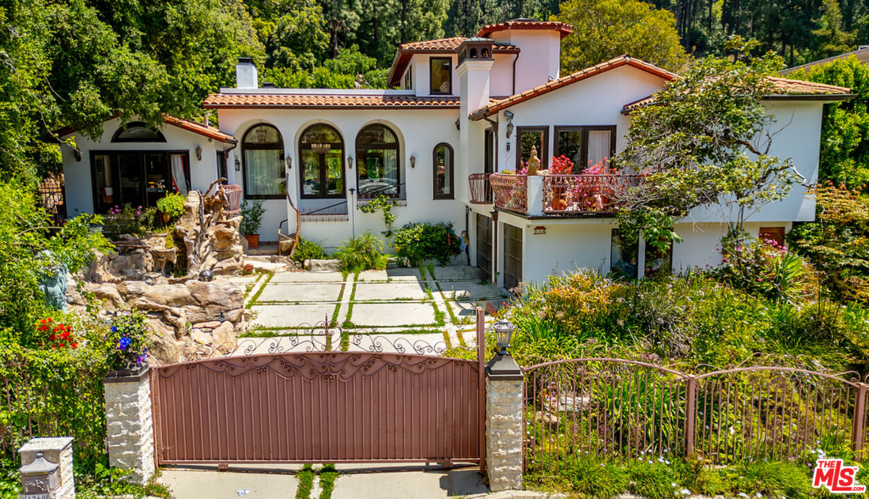 front view of house with a yard