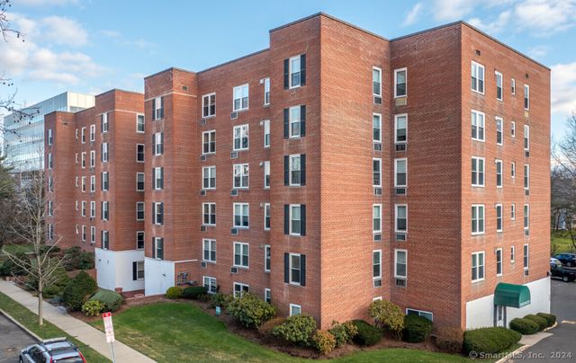 $274,000 | 7 4th Street, Unit 2H | Newfield-Turn of River