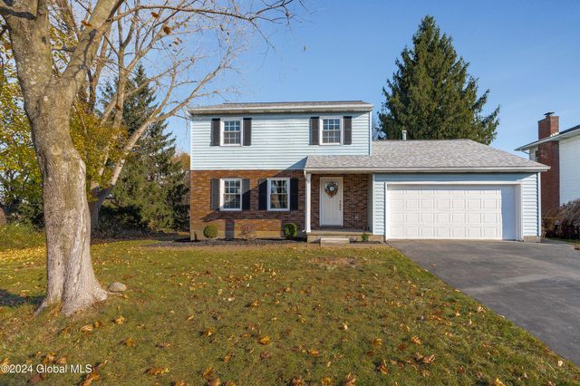 $415,000 | 22 Galileo Way | Colonie