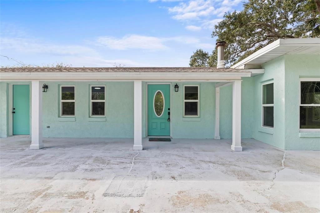 a view of a house with a backyard