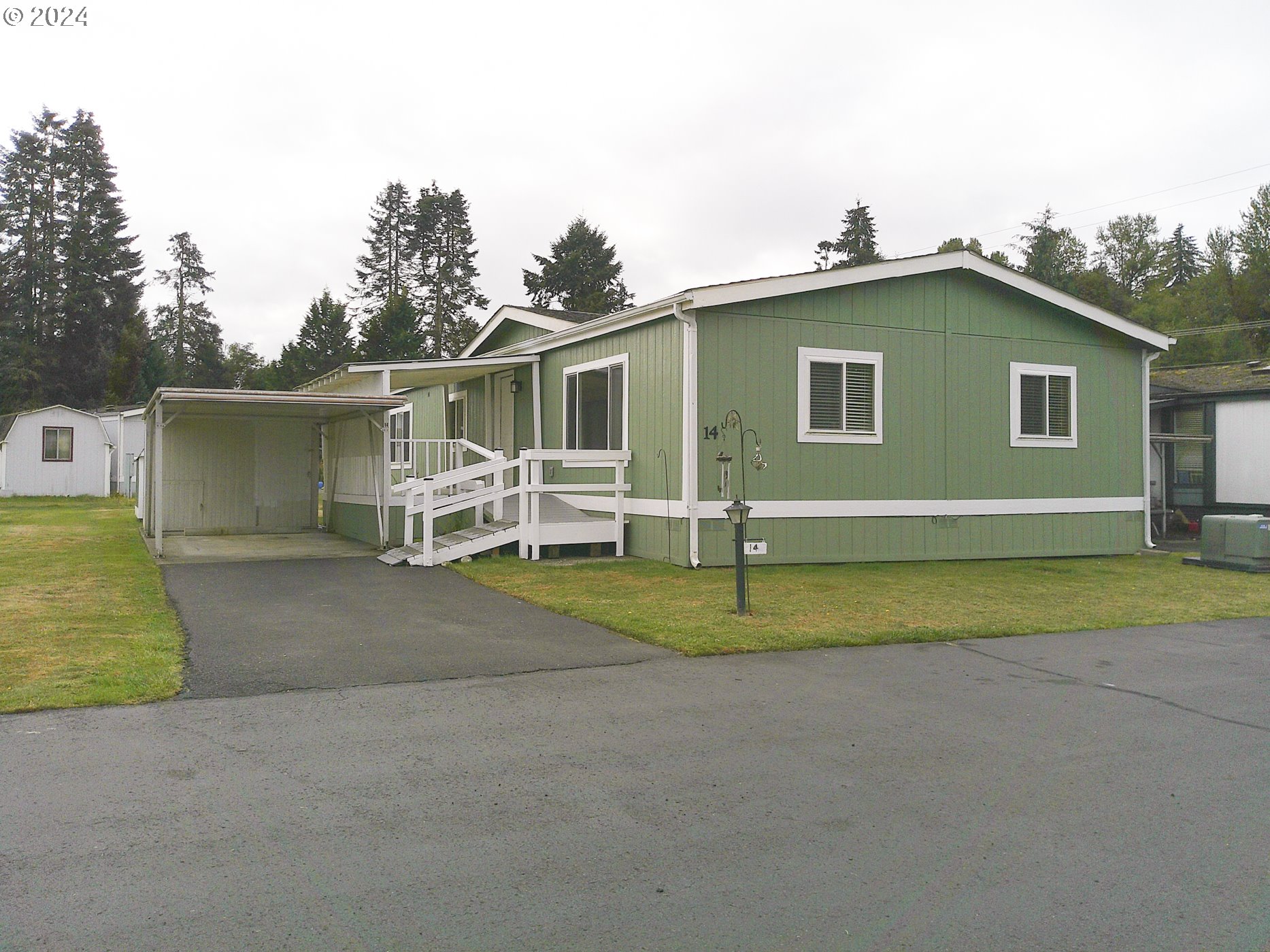 a front view of house with yard and garage