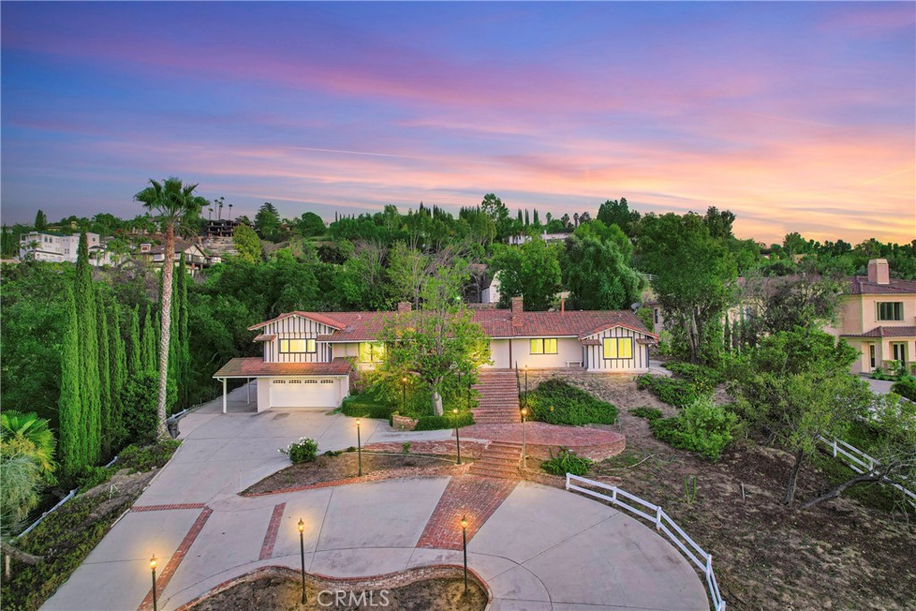 a view of a patio in backyard