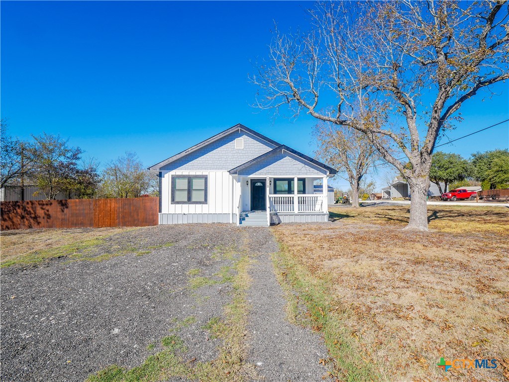 a view of house and outdoor space