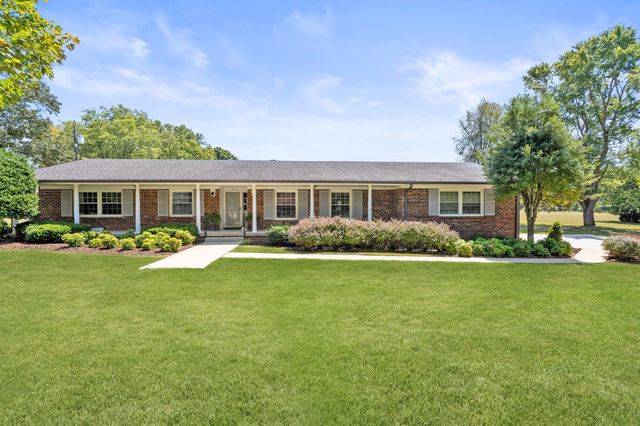 $439,900 | 305 Golf Club Lane | Tullahoma