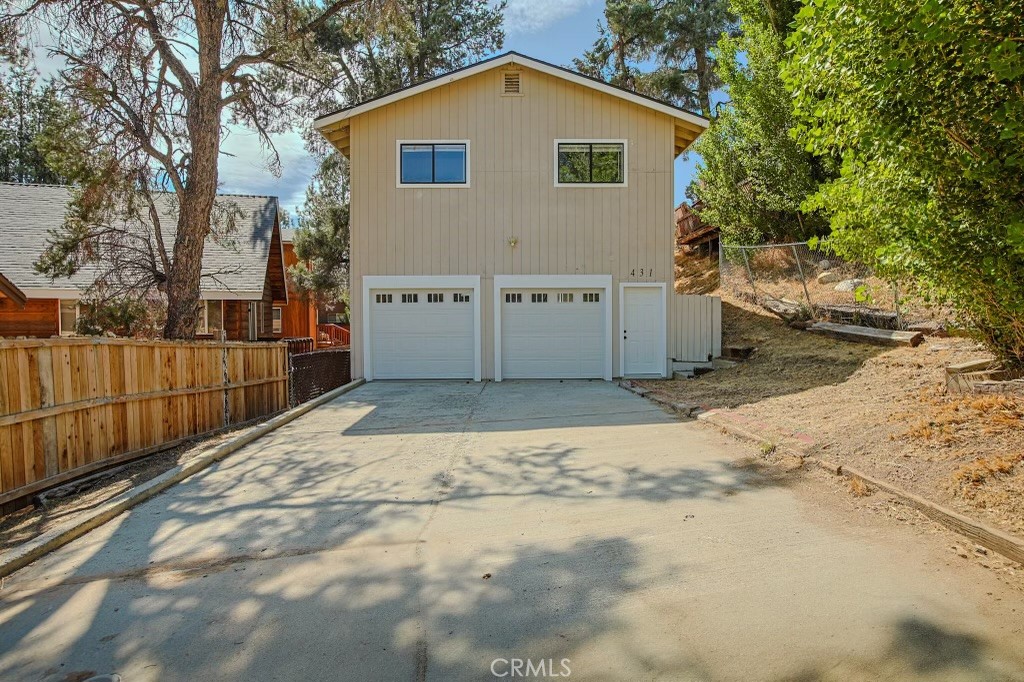 a view of a garage