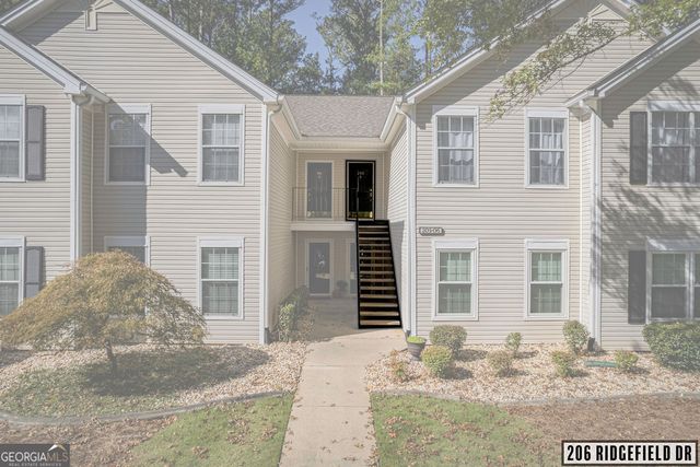 $285,000 | 206 Ridgefield Drive | Peachtree City