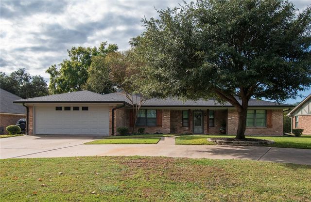 $364,900 | 5217 Links Drive | North Lake Waco