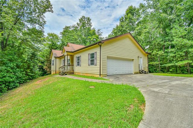 $300,000 | 1440 Deer Trail Lakes Drive