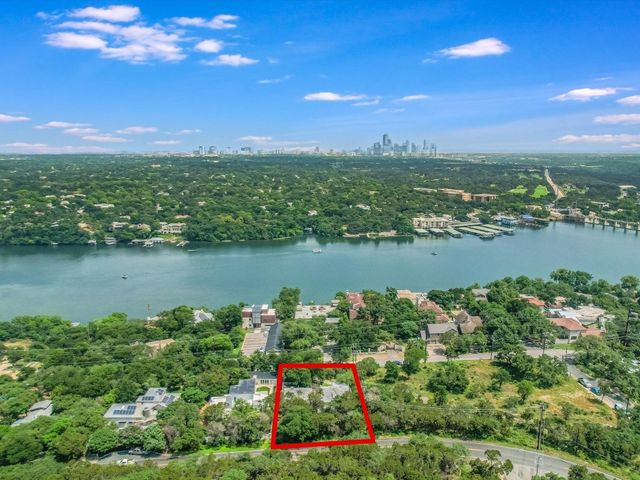 $1,625,000 | 1908 Lakeshore Drive | Westlake