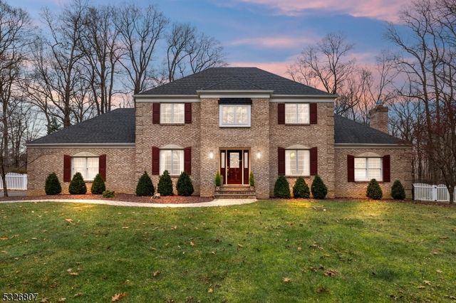 $899,900 | 8 Timber Ridge Drive | Clinton Township - Hunterdon County