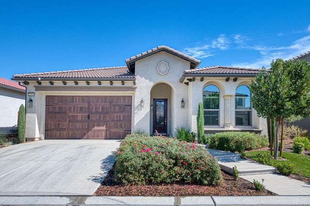 $575,000 | 2810 North Cypress Avenue | McLane