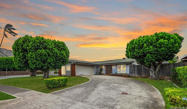 $2,850,000 | 502 Poipu Drive | Triangle