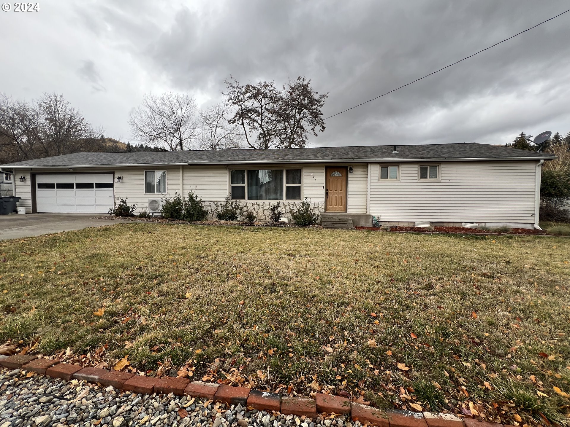 front view of house with a yard