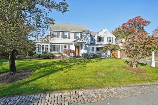 $1,995,000 | 27 Whitney Road | Knollwood