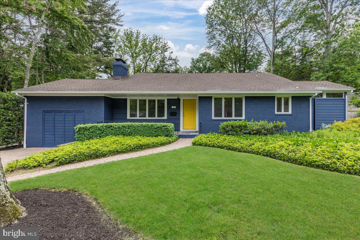 a view of house with a yard