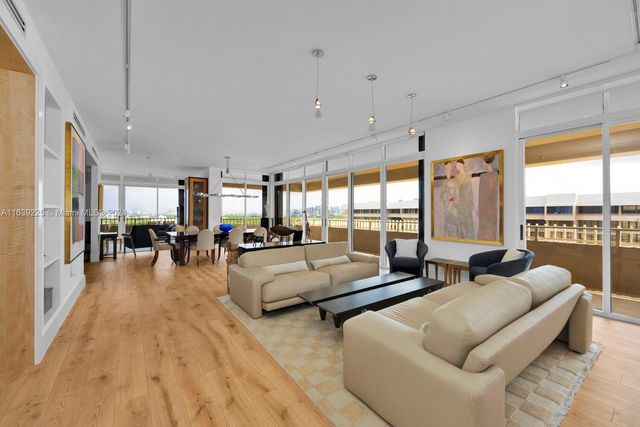 $2,595,000 | 1 Grove Isle Drive, Unit APH09 | Northeast Coconut Grove