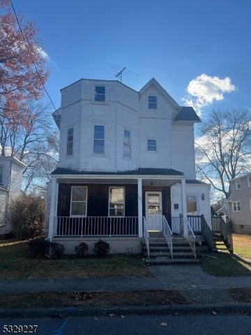 $470,000 | 186 Center Street | New Milford