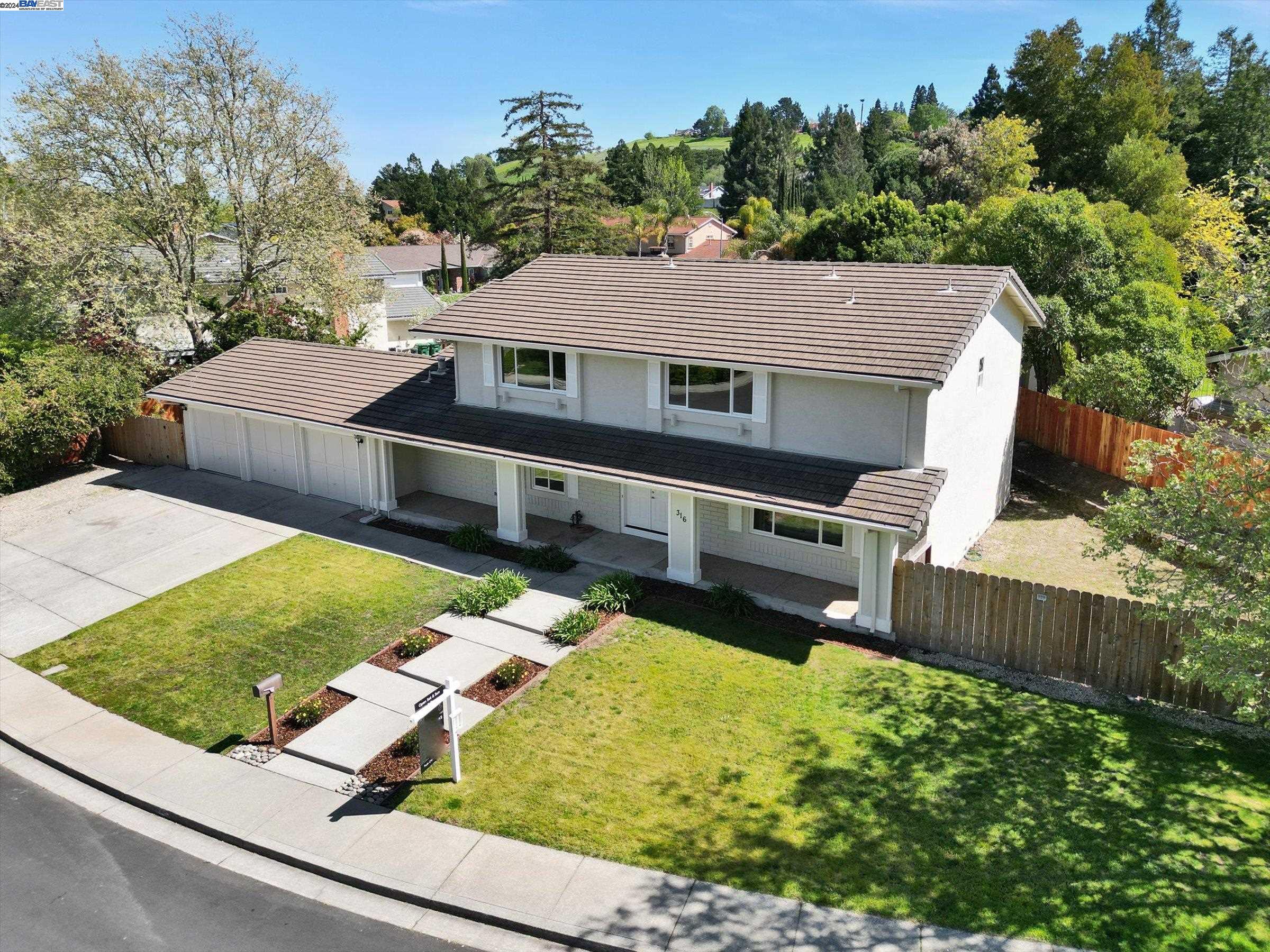 a view of a house with a yard