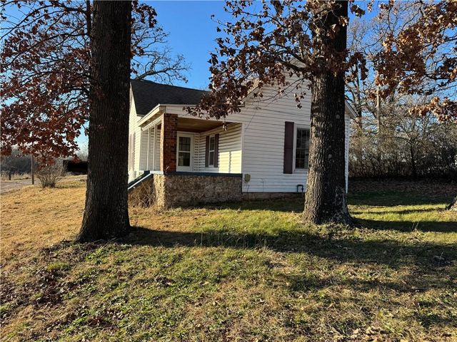 $200,000 | 4022 State Highway 32 | Box Township - Cedar County