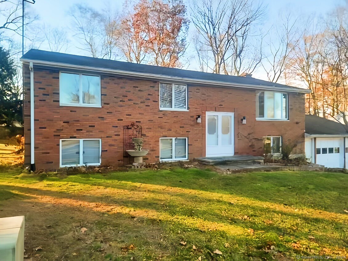 a view of a house with a yard