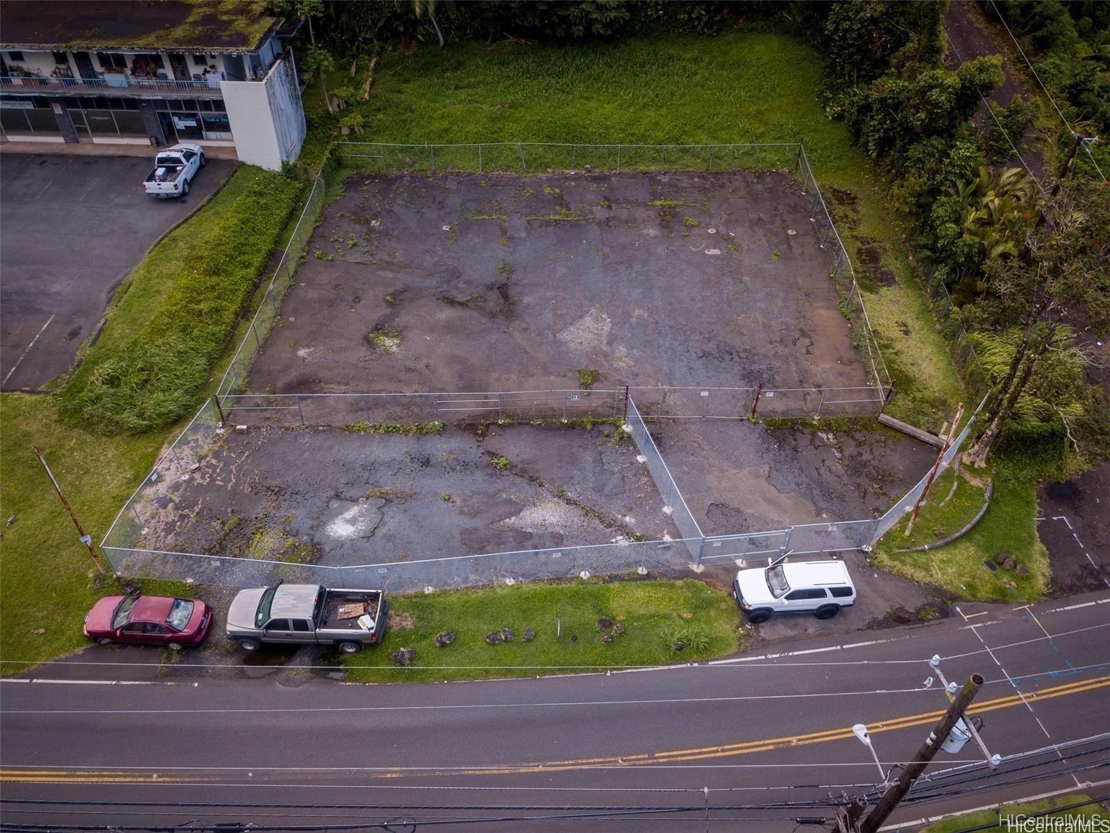 a view of a yard with cars parked