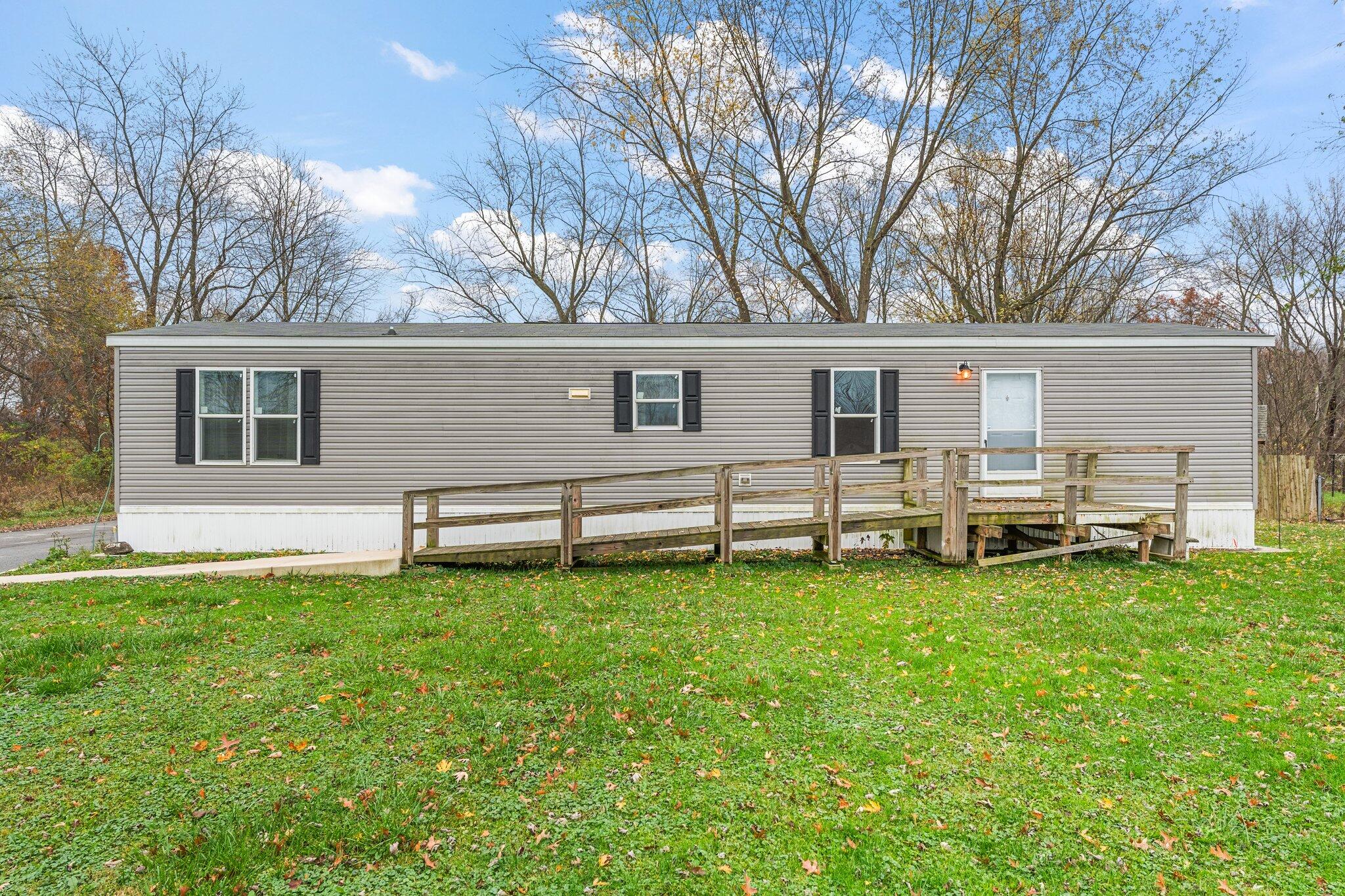 a view of a house with a backyard