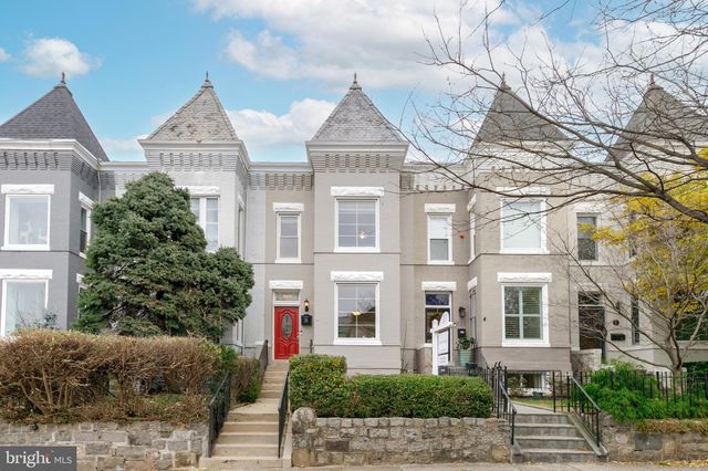 $900,000 | 527 12th Street Northeast | Capitol Hill