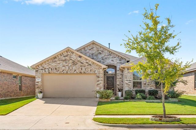 $415,000 | 317 Oakbluff Drive | Denton