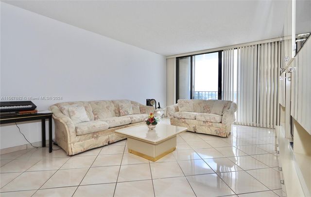 $2,600 | 2401 South Ocean Drive, Unit 806 | South Central Beach