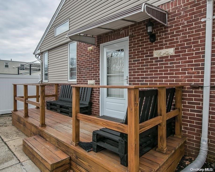 Private Deck And Sideyard