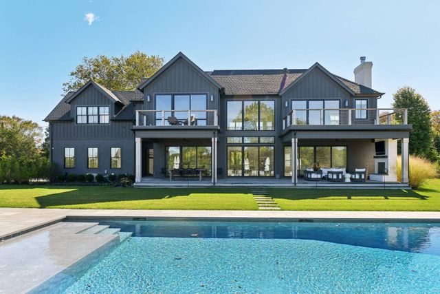 $6,500,000 | 2892 Montauk Highway | Bridgehampton North