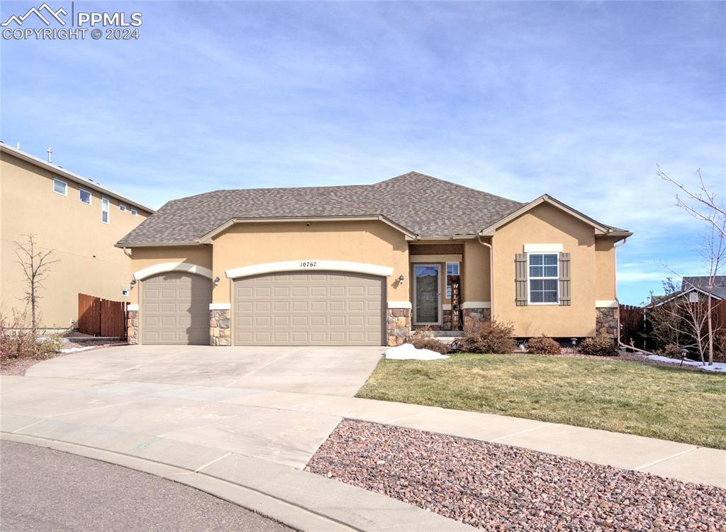 Southwest facing Stucco and Stone Ranch home