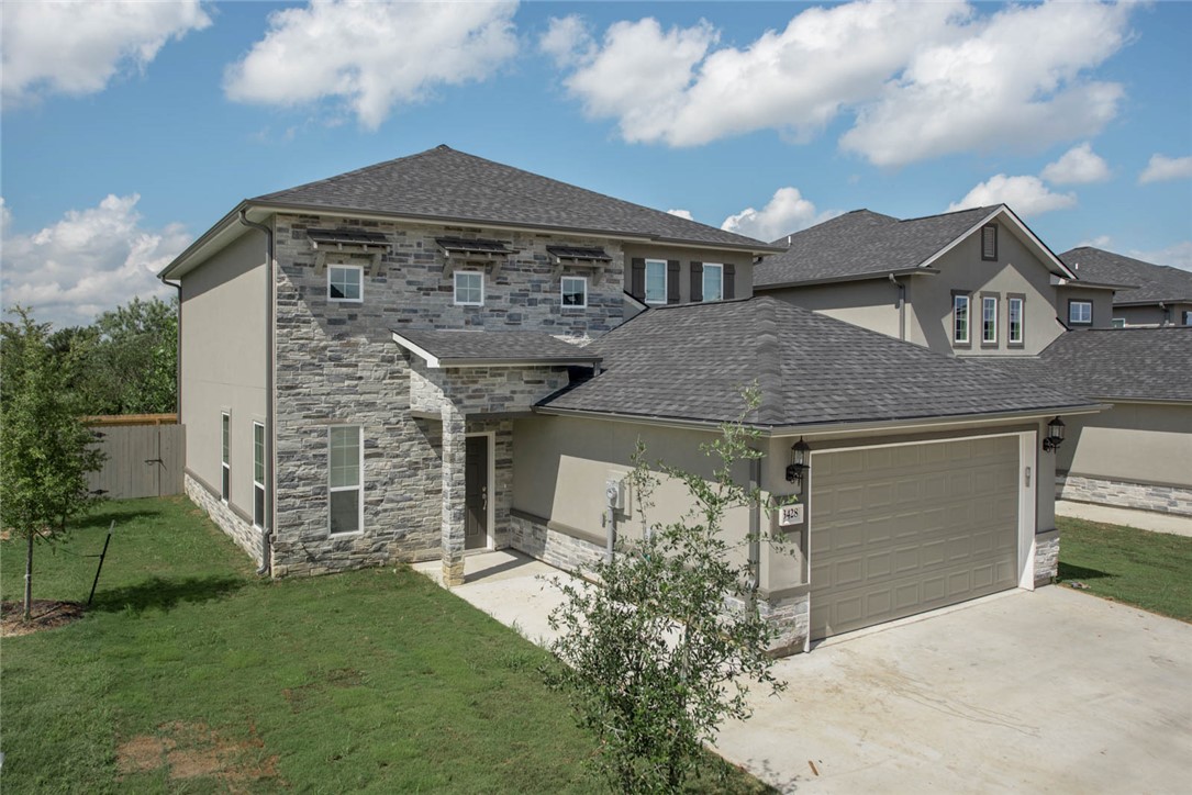 View of front of property featuring a front lawn