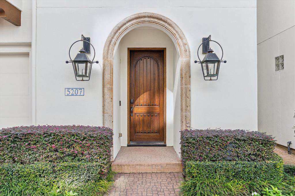 Welcome to 5207 Calle Montilla! This elegant, free standing home offers 5 spacious stories of living andentertaining space, including a rooftop terrace with a grill and incredible views of downtown. Step inside to see all that this magnificent home has to offer!