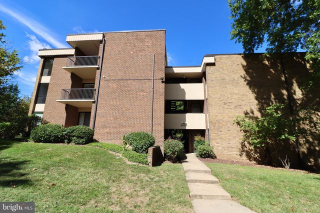 $189,000 | 2004 Coleridge Drive, Unit 20302 | Forest Glen