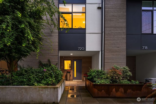 $1,195,000 | 720 3rd Avenue North | Lower Queen Anne