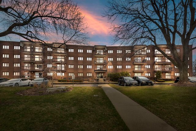 Arlington Club Condominiums, Wheeling, IL Homes for Sale - Arlington Club  Condominiums Real Estate | Compass