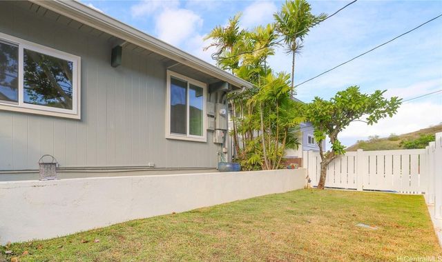 $2,300 | 1277 Kuuna Street, Unit B | Keolu Hills