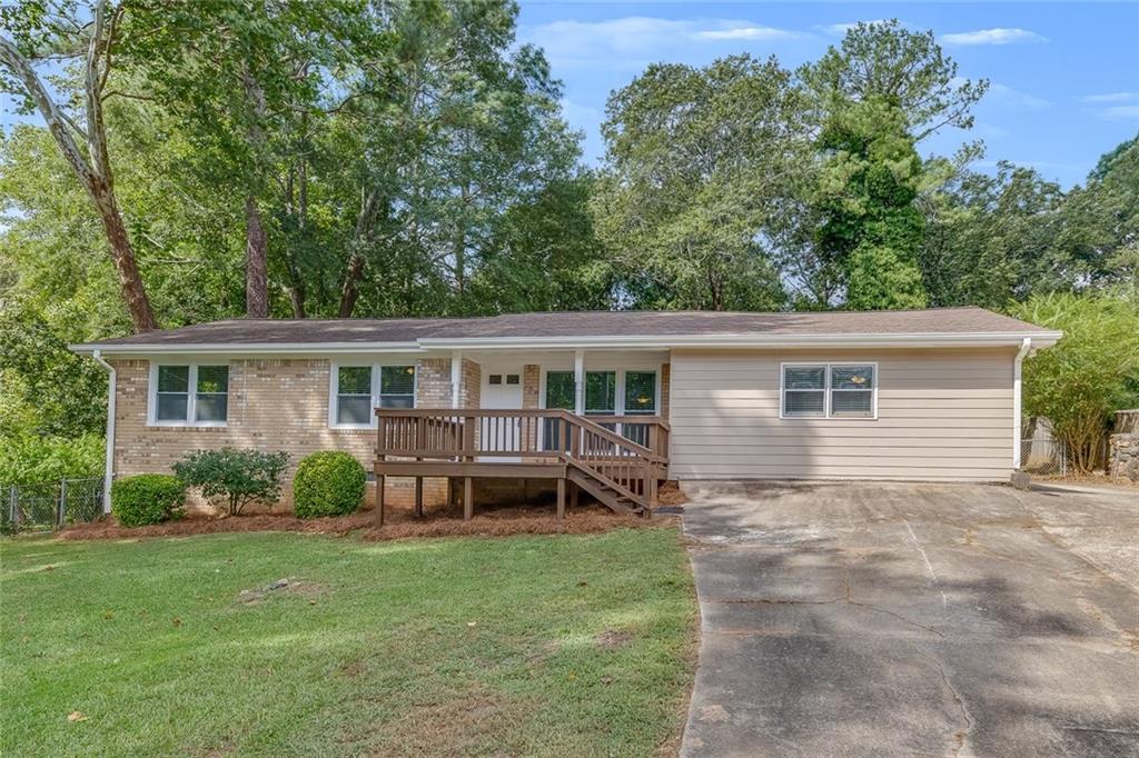 a view of a house with a backyard