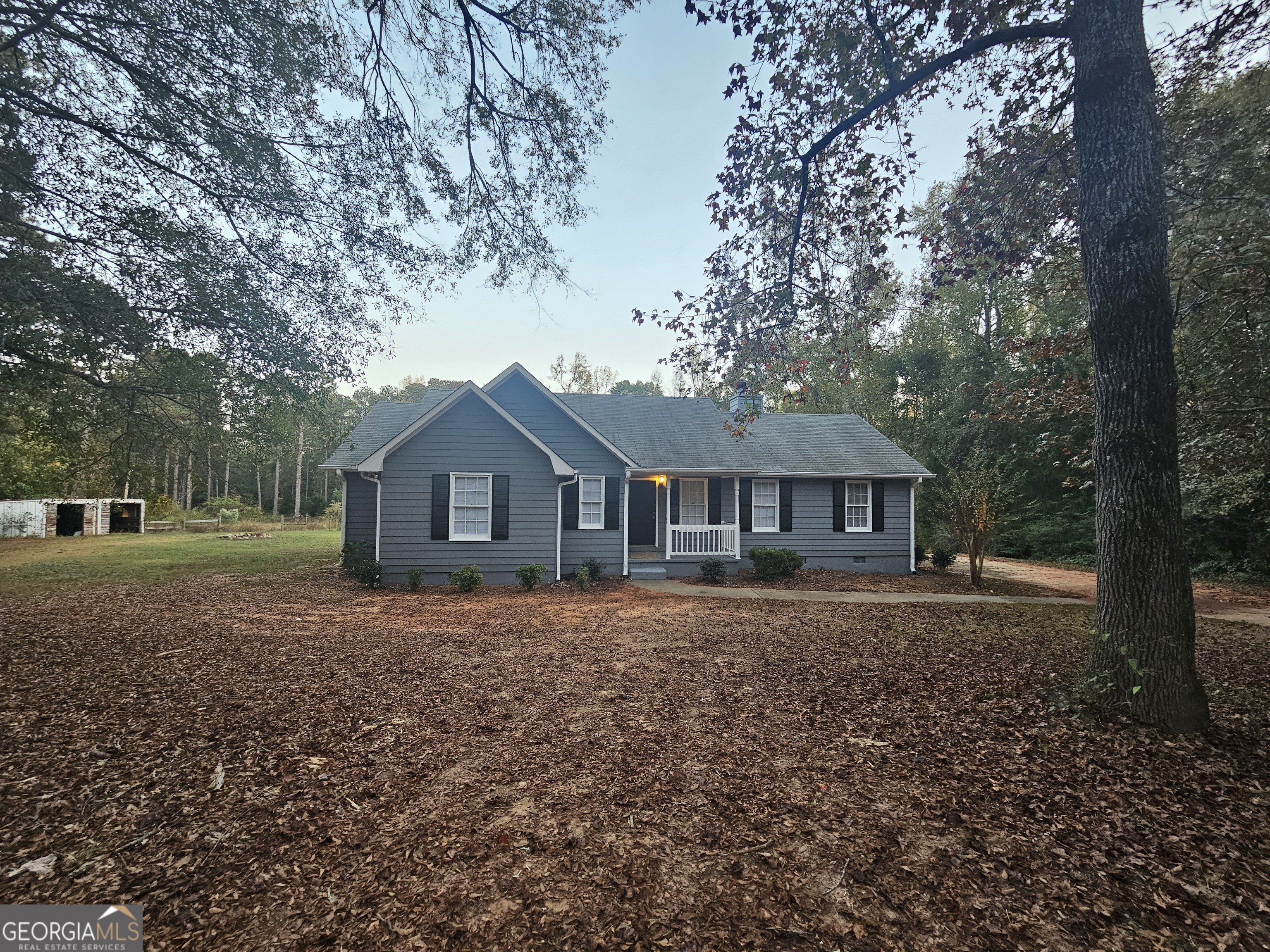 a house view with a outdoor space