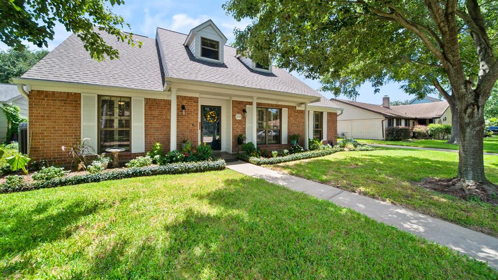 Lovely one and a half story home located in sought after Oakbrook West subdivision. This home is zoned to highly acclaimed Clear Creek ISD.