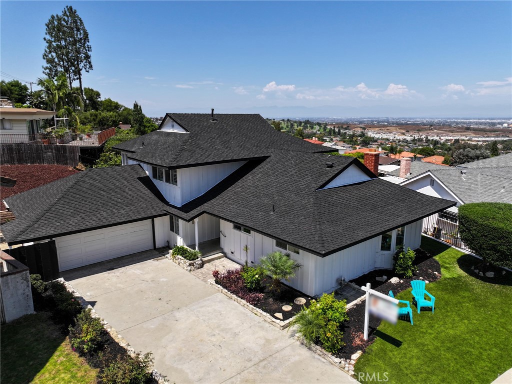 an aerial view of a house having yard