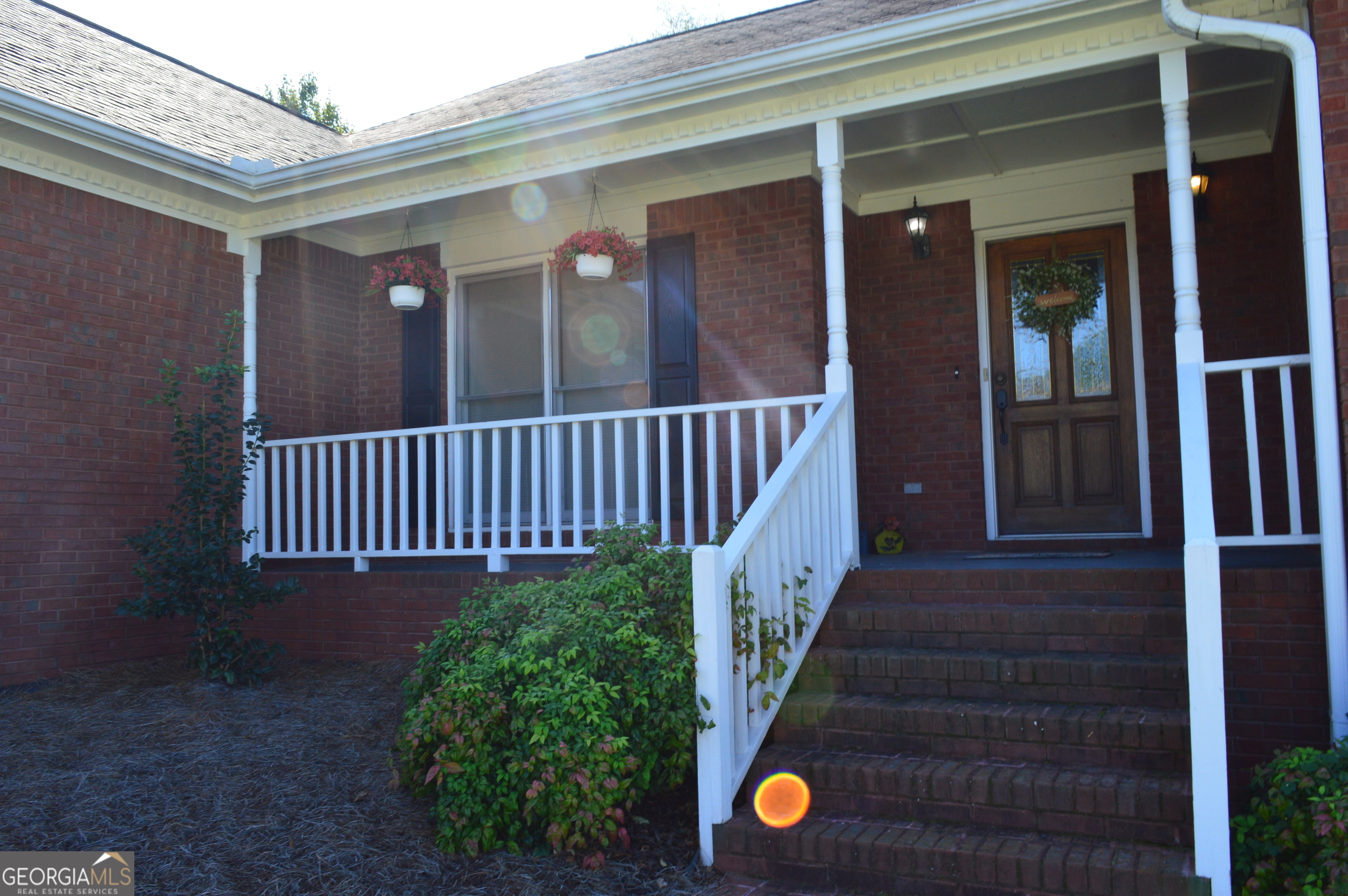 a view of a house with backyard and porch