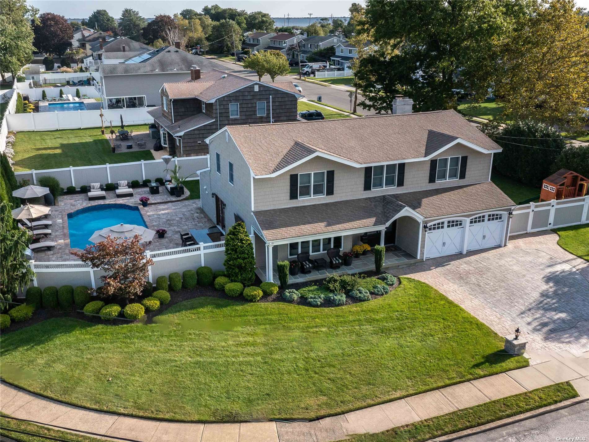 42 Duck Lane West Islip NY 11795 Compass